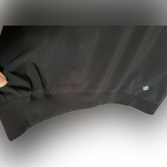 2 @ Easy stretch scrub top with hood and banded waist. ❤️❤️ black - Picture 3 of 9